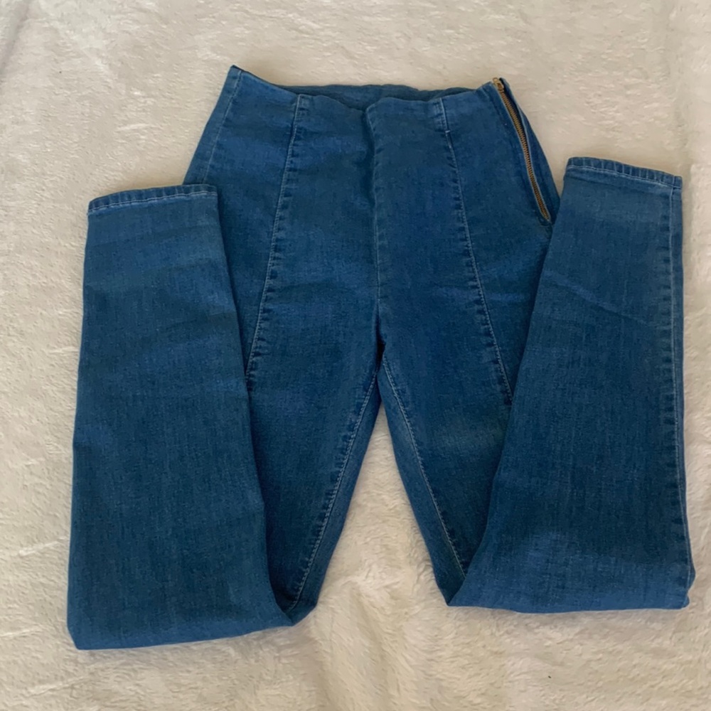 High waisted denim blue jeans